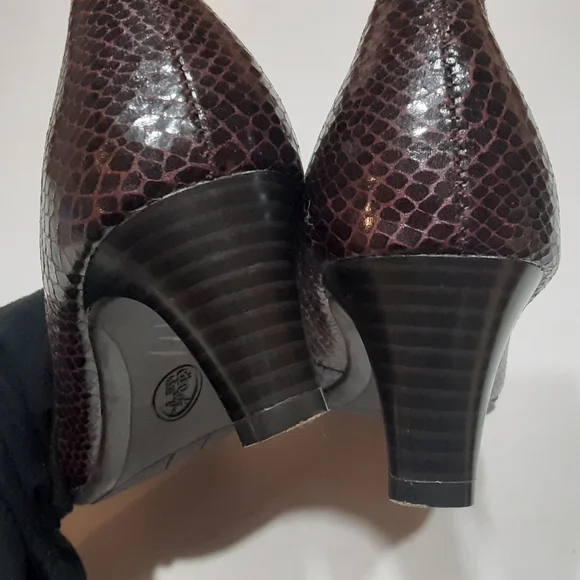 Euro Soft by Sofft Orthopedic Heel Pumps - Picture 2 of 10